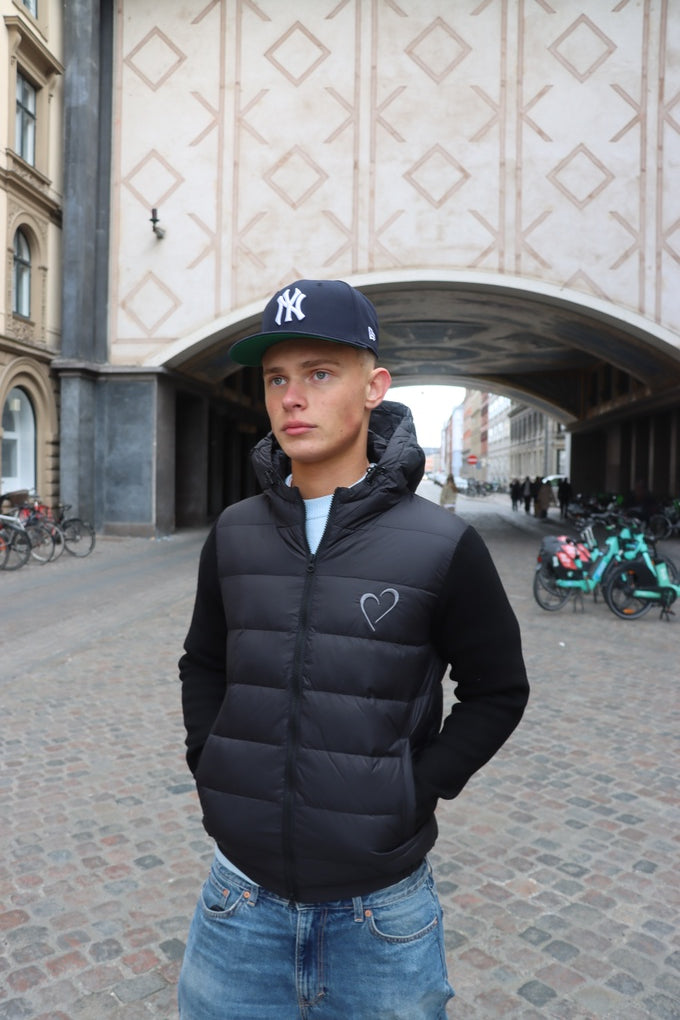 Strik Puff med Hjerte - Sort