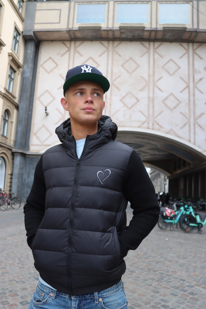 Strik Puff med Hjerte - Sort
