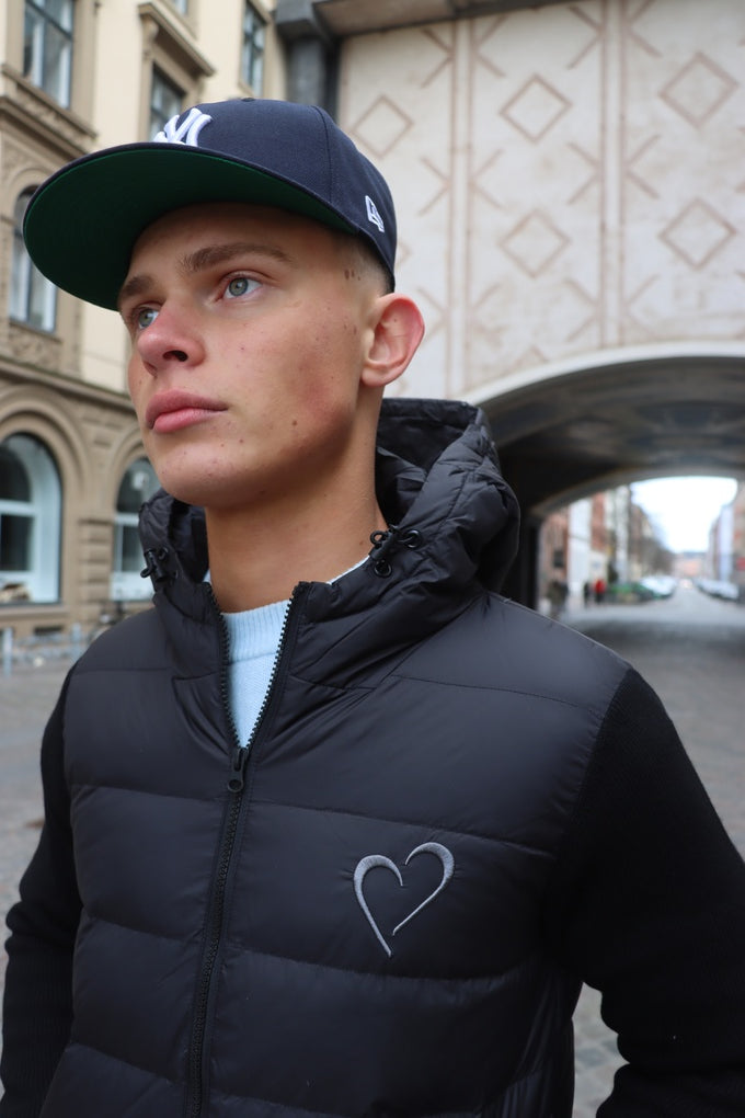 Strik Puff med Hjerte - Sort