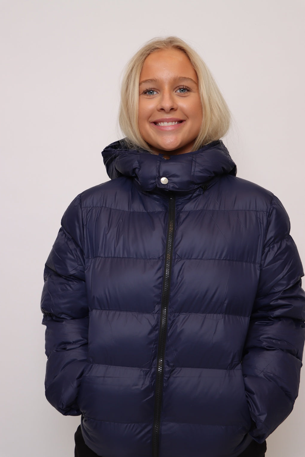 Glossy Efterårs Jakke med Aftagelig Hætte - Sort Hjerte