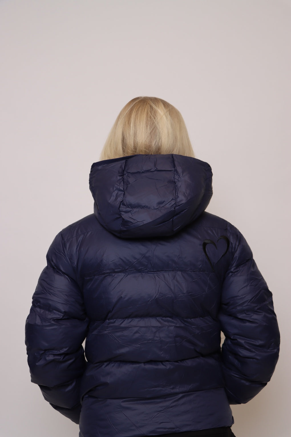 Glossy Efterårs Jakke med Aftagelig Hætte - Sort Hjerte