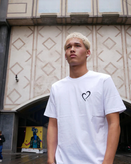 Signature T-Shirt with black heart - White