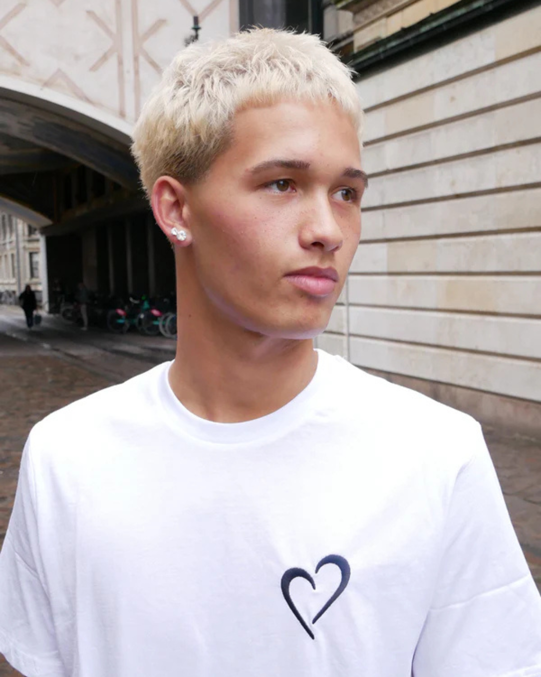 Signature T-Shirt with black heart - White