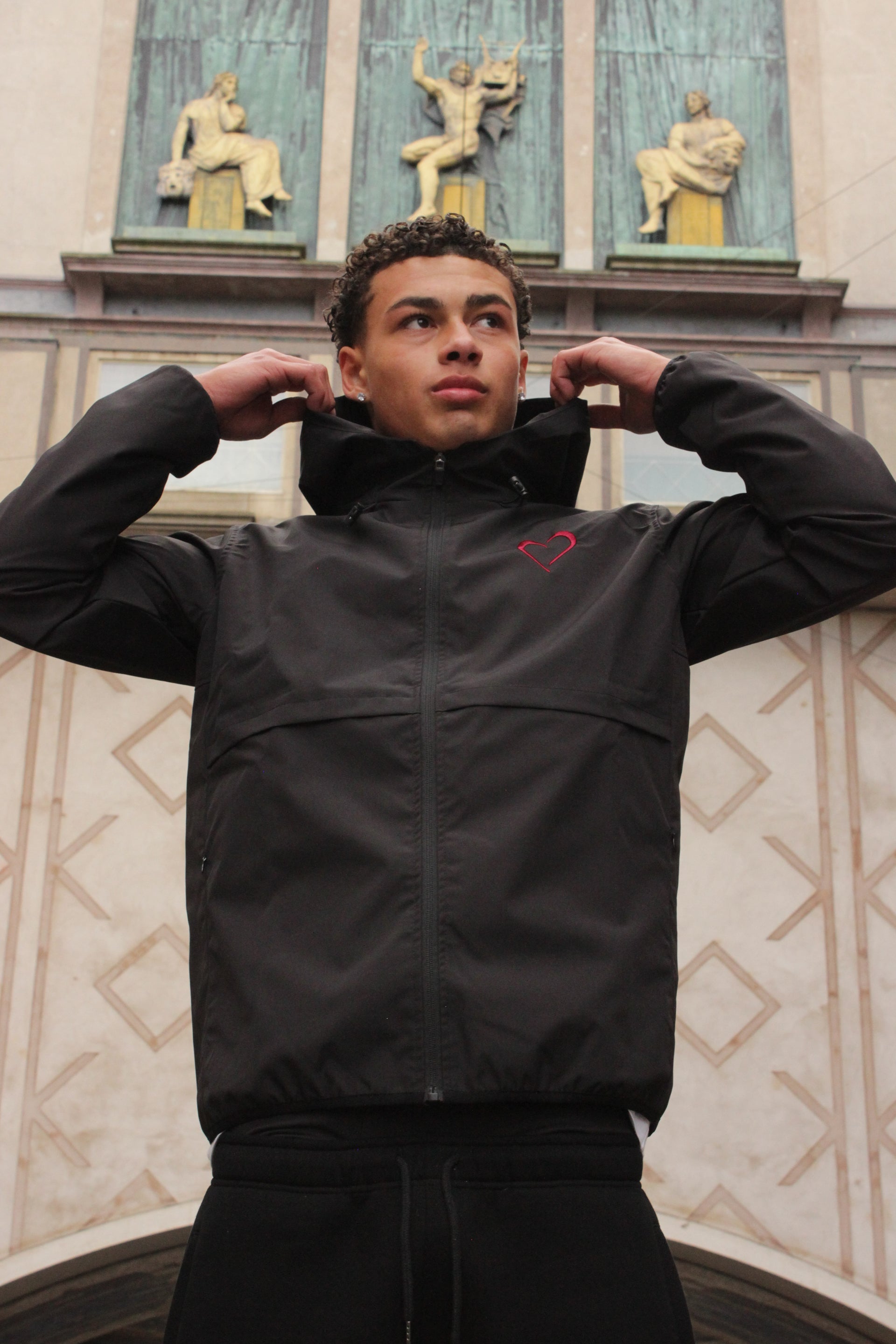 Red logo black water repellent wind jacket – doublés