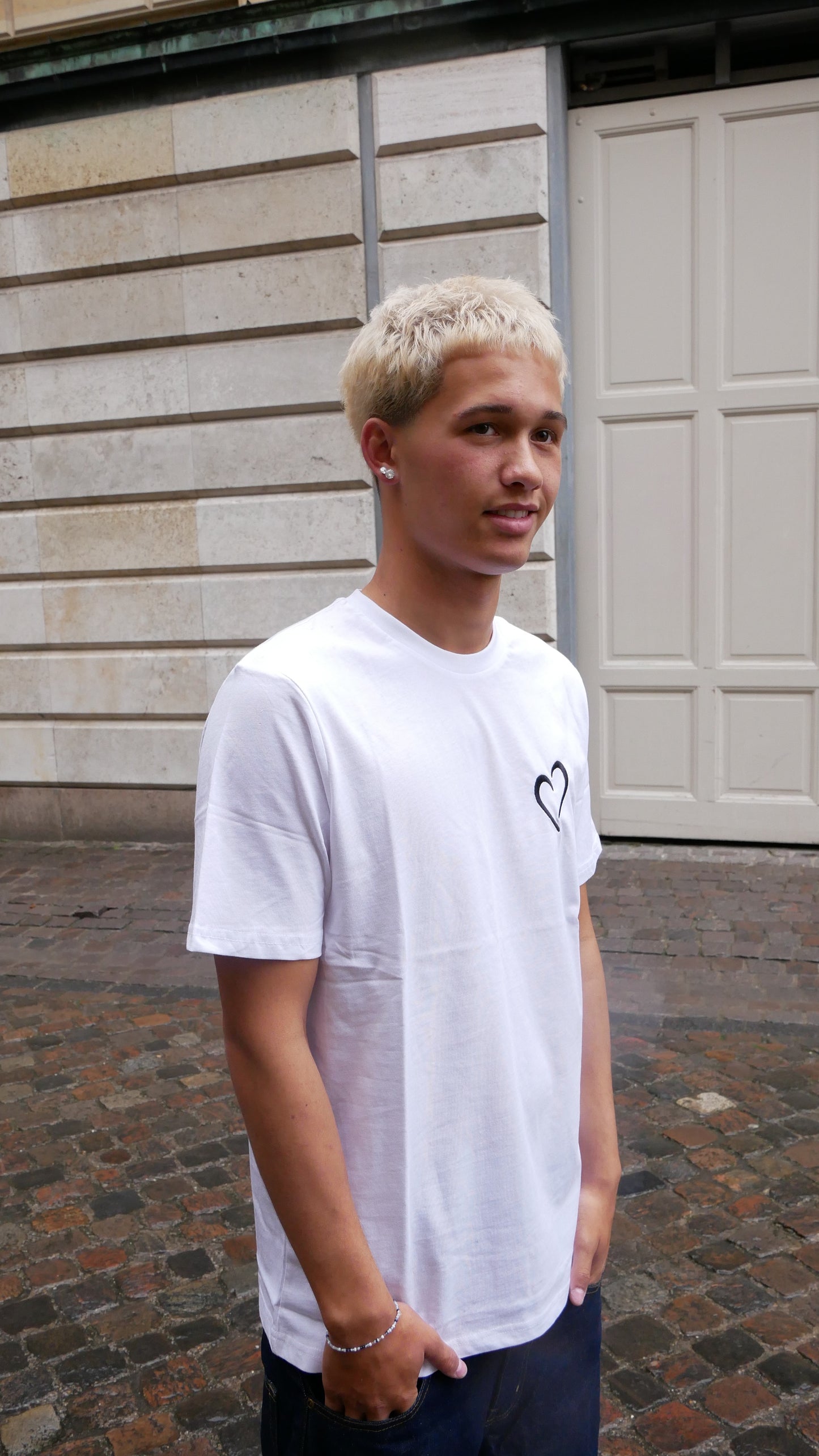 Signature T-Shirt with black heart - White