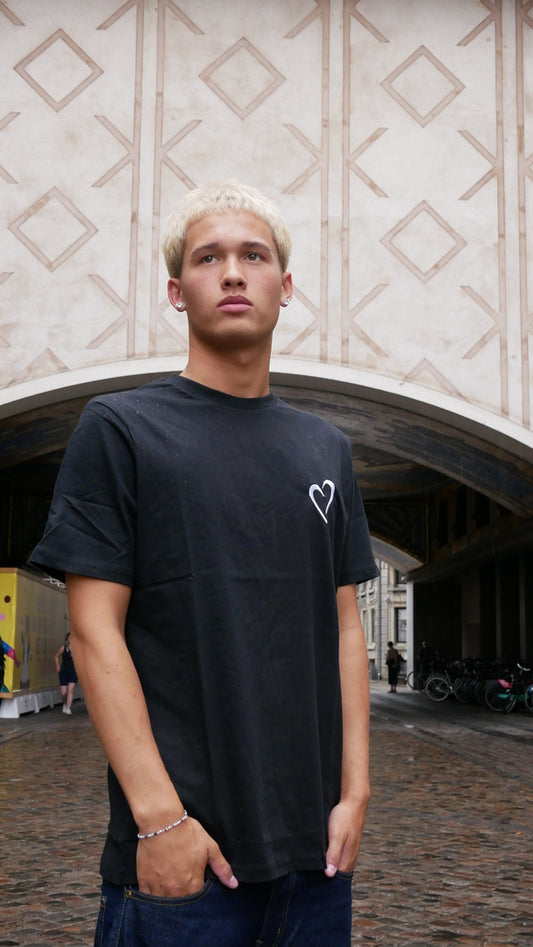 Signatur T-Shirt med hvidt hjerte - Sort