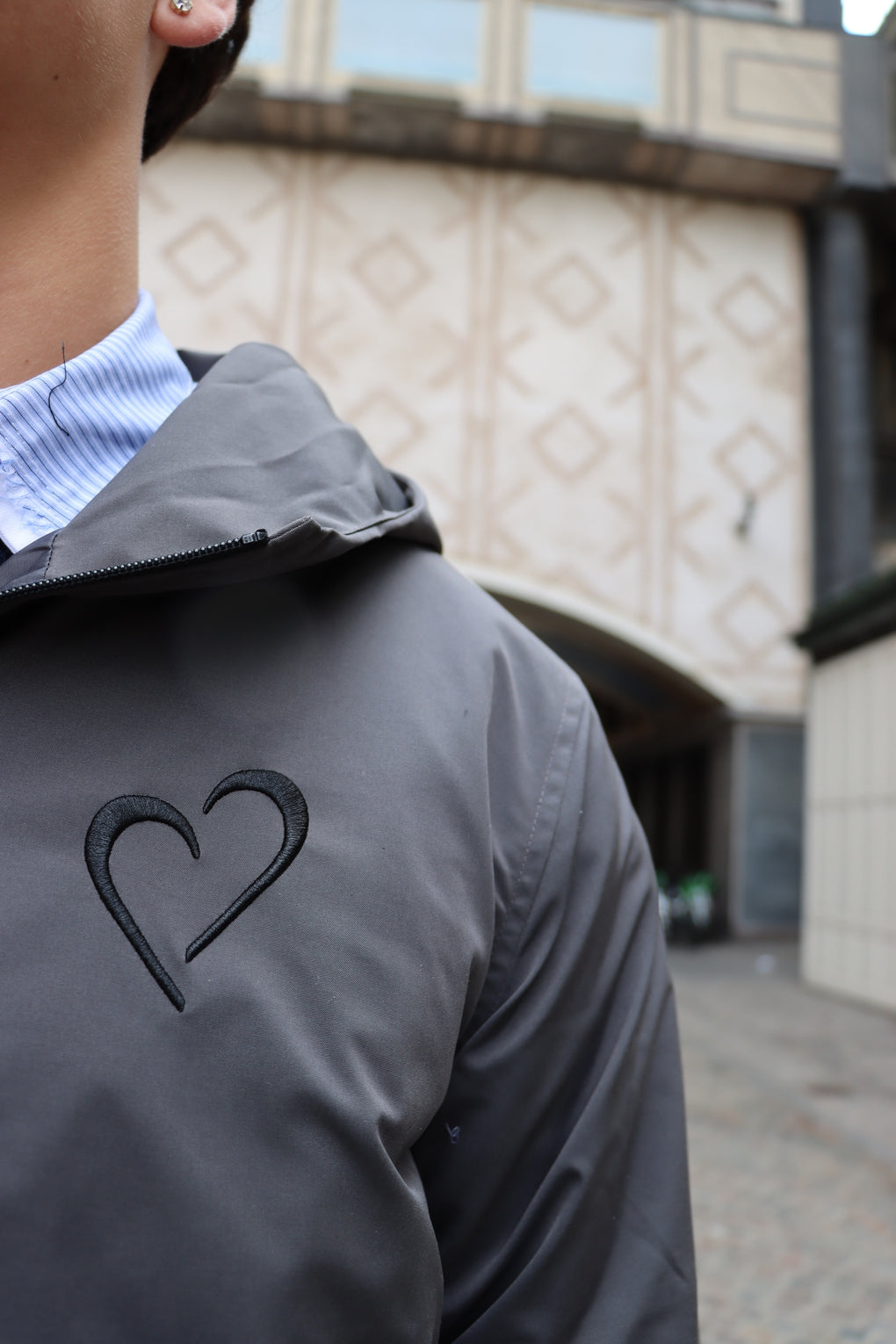 Windjacket med Logo bagpå - Grå